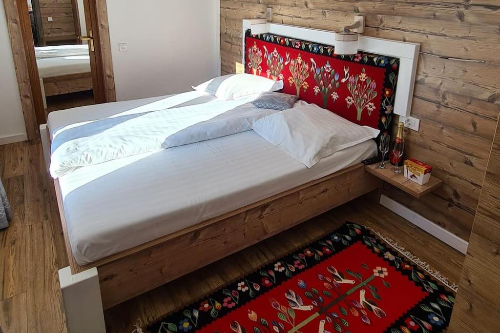 Pensiune Subcrai Cu Centru Spa Zărneşti Esterno foto