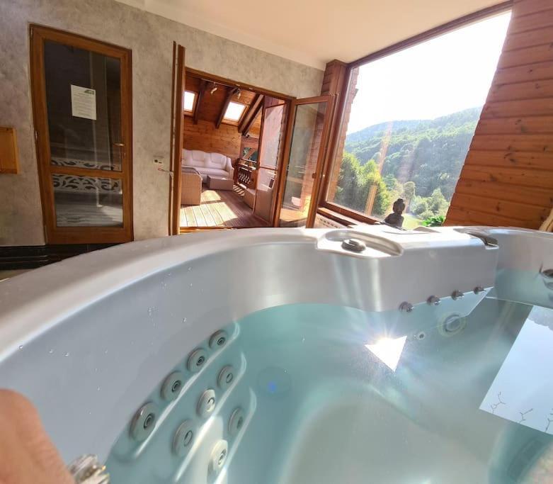 Pensiune Subcrai Cu Centru Spa Zărneşti Esterno foto