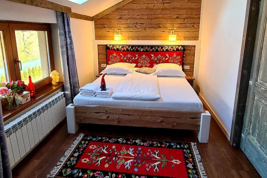 Pensiune Subcrai Cu Centru Spa Zărneşti Esterno foto