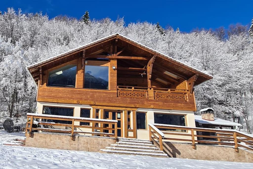 Pensiune Subcrai Cu Centru Spa Zărneşti Esterno foto